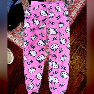 COMFY FUZZZY HELLO KITTY WOMENS S PJ PANTS!!🌸🌸🩷🩷🪄🪄